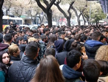 Διαμαρτυρία συνδικαλιστικών σωματείων στο δημαρχείο Θεσσαλονίκης για τους συμβασιούχους καθαριότητας